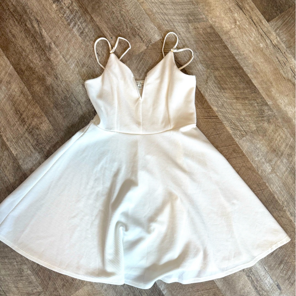 Haute Monde size LARGEwhite mini dress, waffle fabric,double skinny strap,